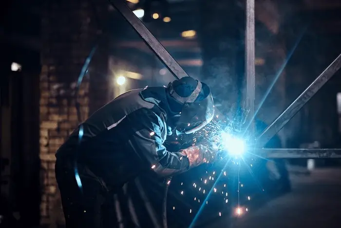 welder-using-appropriate-gloves-and-helmet